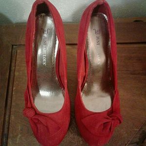 Red suede leather pumps with bow